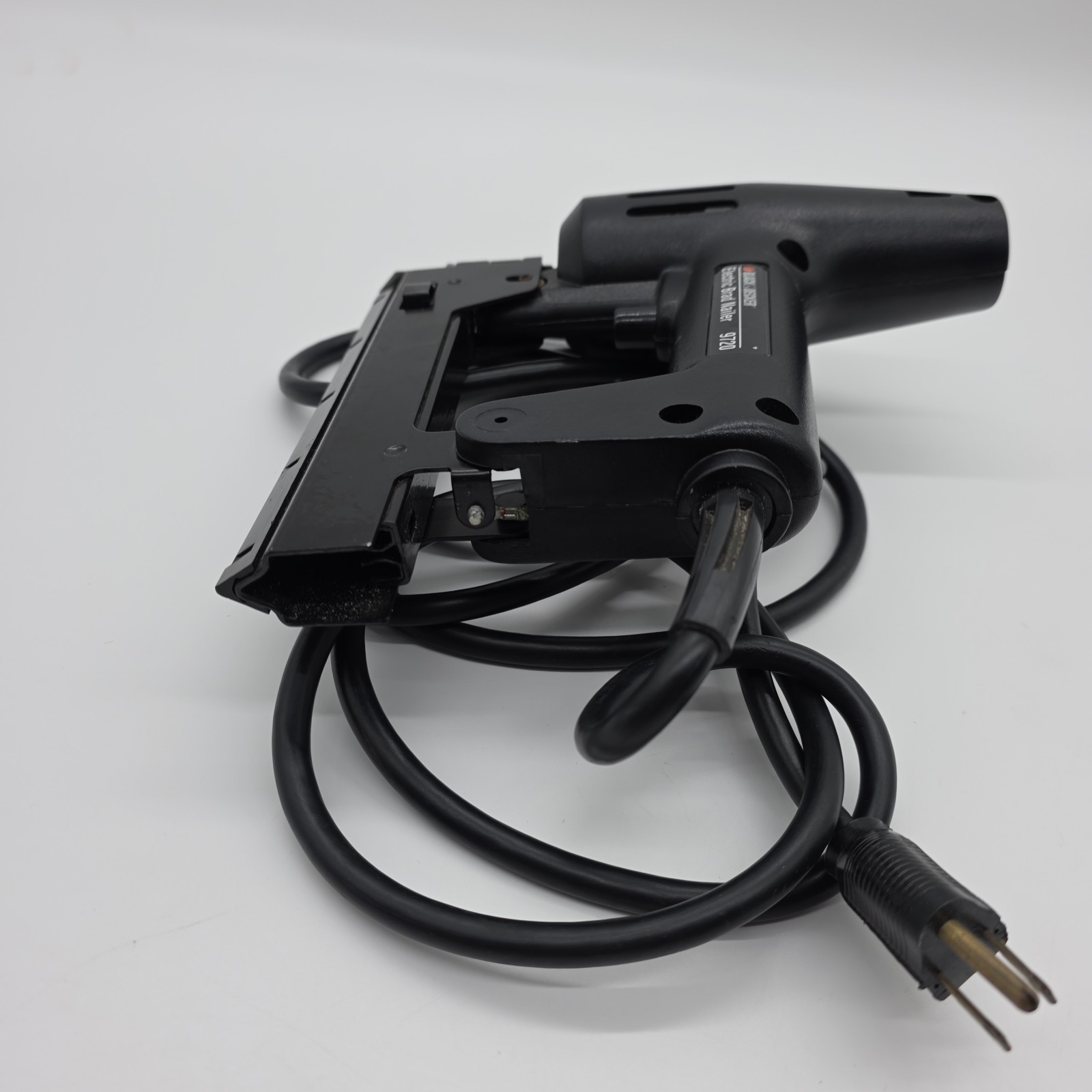 Black & Decker 9720 Electric Brad Nailer Stapler Power Tool Heavy Duty Nail Gun 