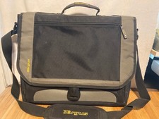 Targus Laptop Messenger Bag Black Gray Nylon 17 in Case Padded Shoulder Strap