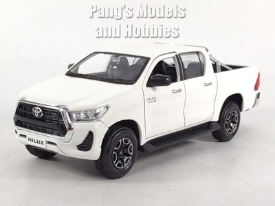 トヨタ 新型HILUX ミニカー ホワイト 2018 Toyota Hilux 2.8 SR5 Double Cab Pickup Truck 1/27 Scale