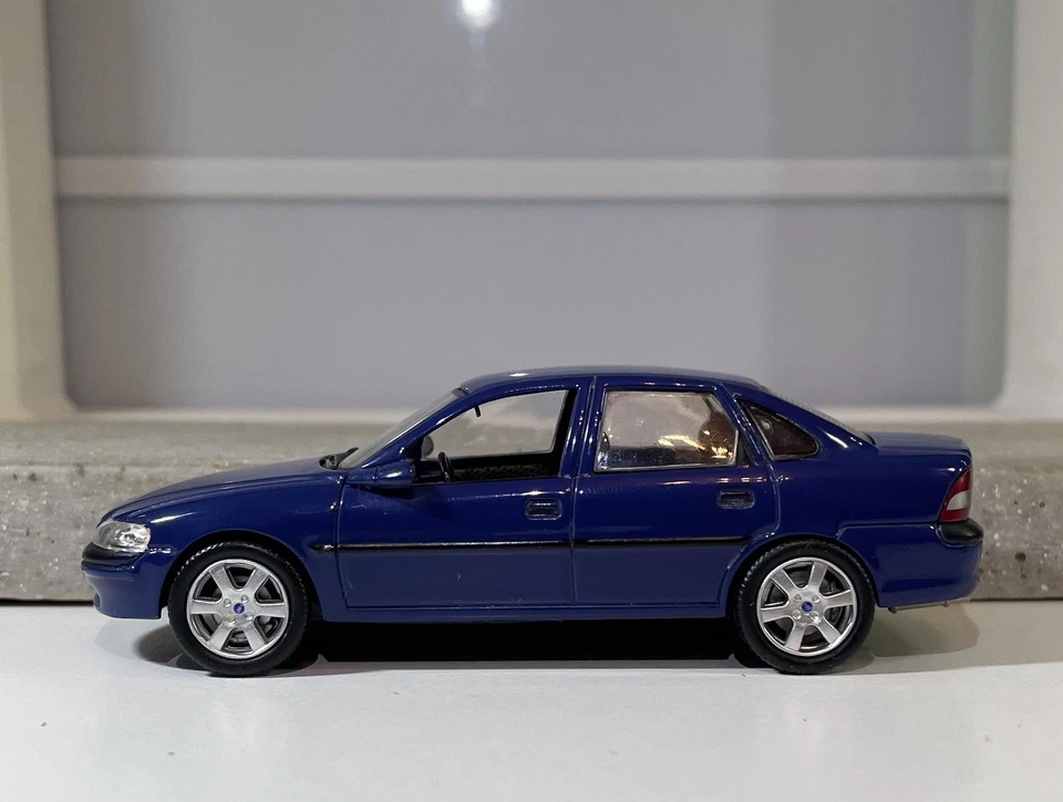 Opel Vectra B Modellauto IXO 1:43 Opel Sport Sportfelgen Blau - Bild 3 von 4