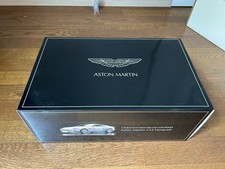 KYOSHO ASTON MARTIN V12 VANQUISH 007 Silver  1/12 scale Mint F/S