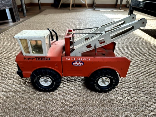 Vintage 1970s Mighty Tonka Double Boom Wrecker AA Tow Truck