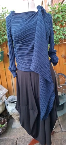 IOANNA KOURBELA Navy Polymorphic Archetypes Wrap Cardigan Top ONE SIZE - Picture 5 of 24