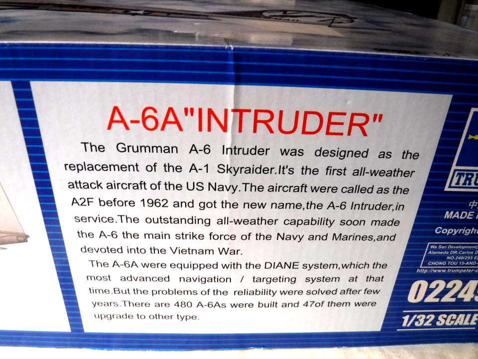 Trompetista 1/32 Marina de los Estados Unidos A-10 Intruder con marcas de piezas de PE 4/2 versiones # 02249 Foto 3 de 3