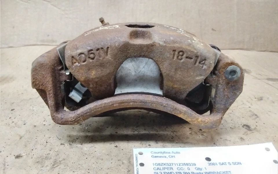 Saturn SL2 2001 sedán pinza delantera derecha con soporte oxidado Foto 4 de 4