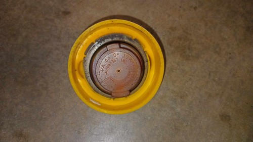 09/2013 to 12/2016 Renault IV B98 Clio 0.9L Petrol - Engine oil cap - Picture 2 of 2