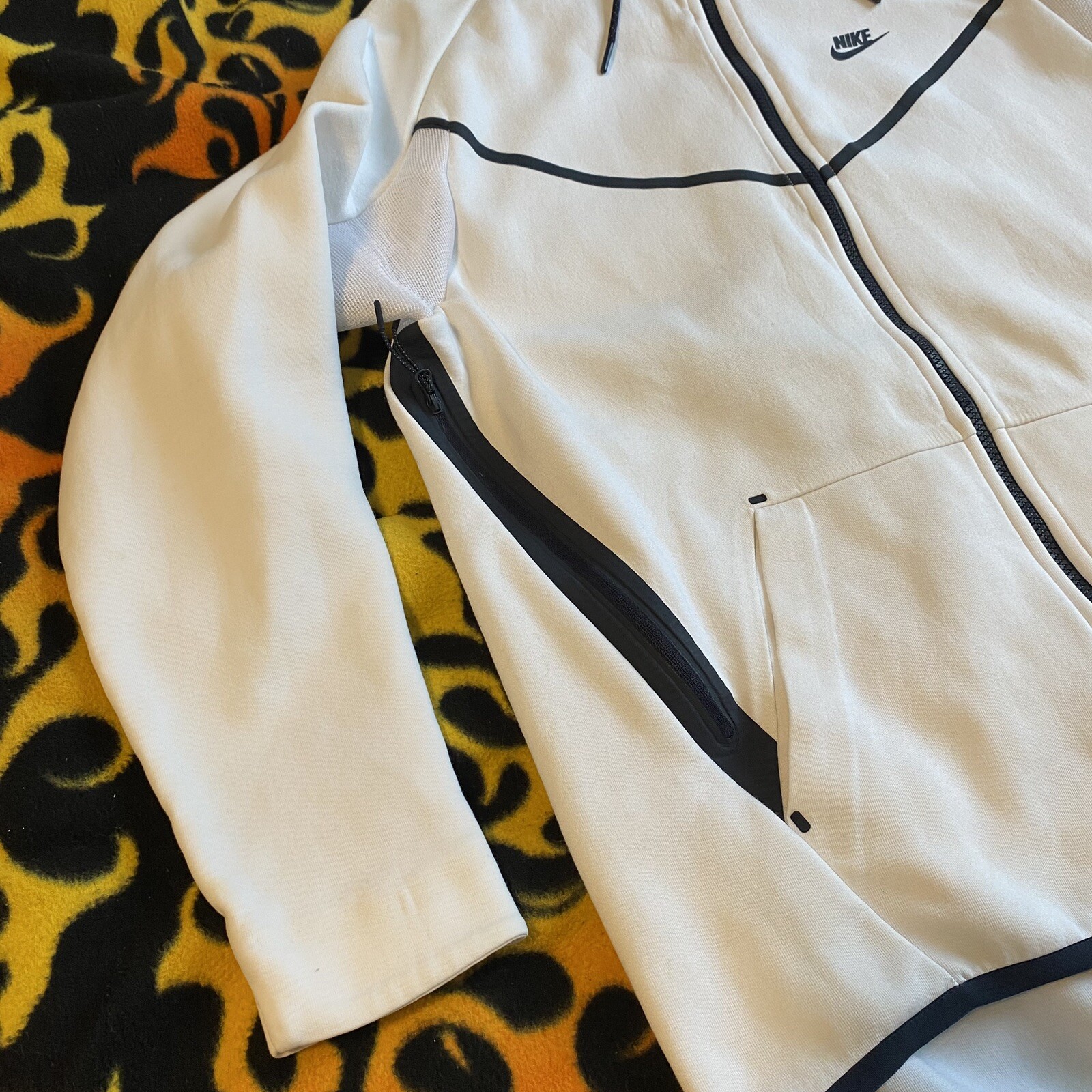 NIKE TECH FLEECE HERO WINDRUNNER HOODIE WHITE SIZE LARGE VERY RARE!! image 3