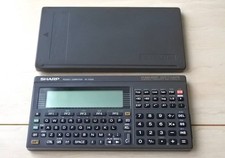 Sharp PC-E500 Taschencomputer 32KB Speicher großes Display BASIC Sprache C338