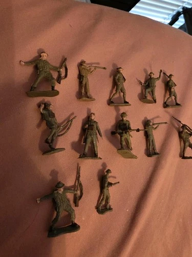 Marx Miniature HO Scale Playset Soft Plastic British Soldiers  (A)