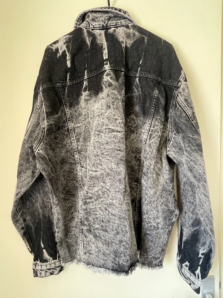 Karl Lagerfeld Jeans Women's Acid Wash Denim Jacket Size M NWT . Pen mark - Photo 2/4