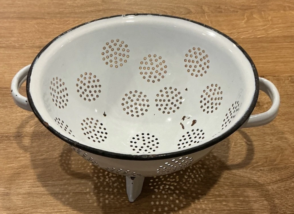 Vintage Ceramic Colander White Farmhouse French Enamel Kitchenalia shabby chic
Opens in a new window