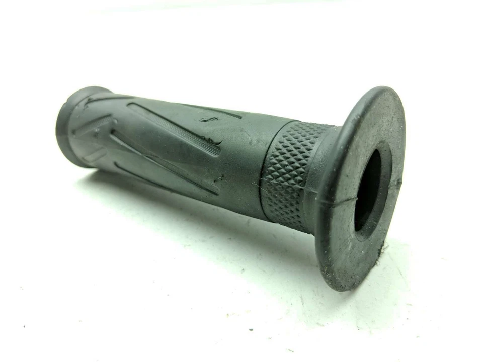 04 05 06 Tubo de acelerador y empuñaduras Yamaha YZF R1 Foto 4 de 4