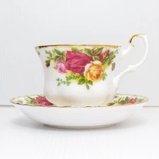 Old Country Roses by Royal Albert ~ Beautiful Footed Cup & Saucer Set
