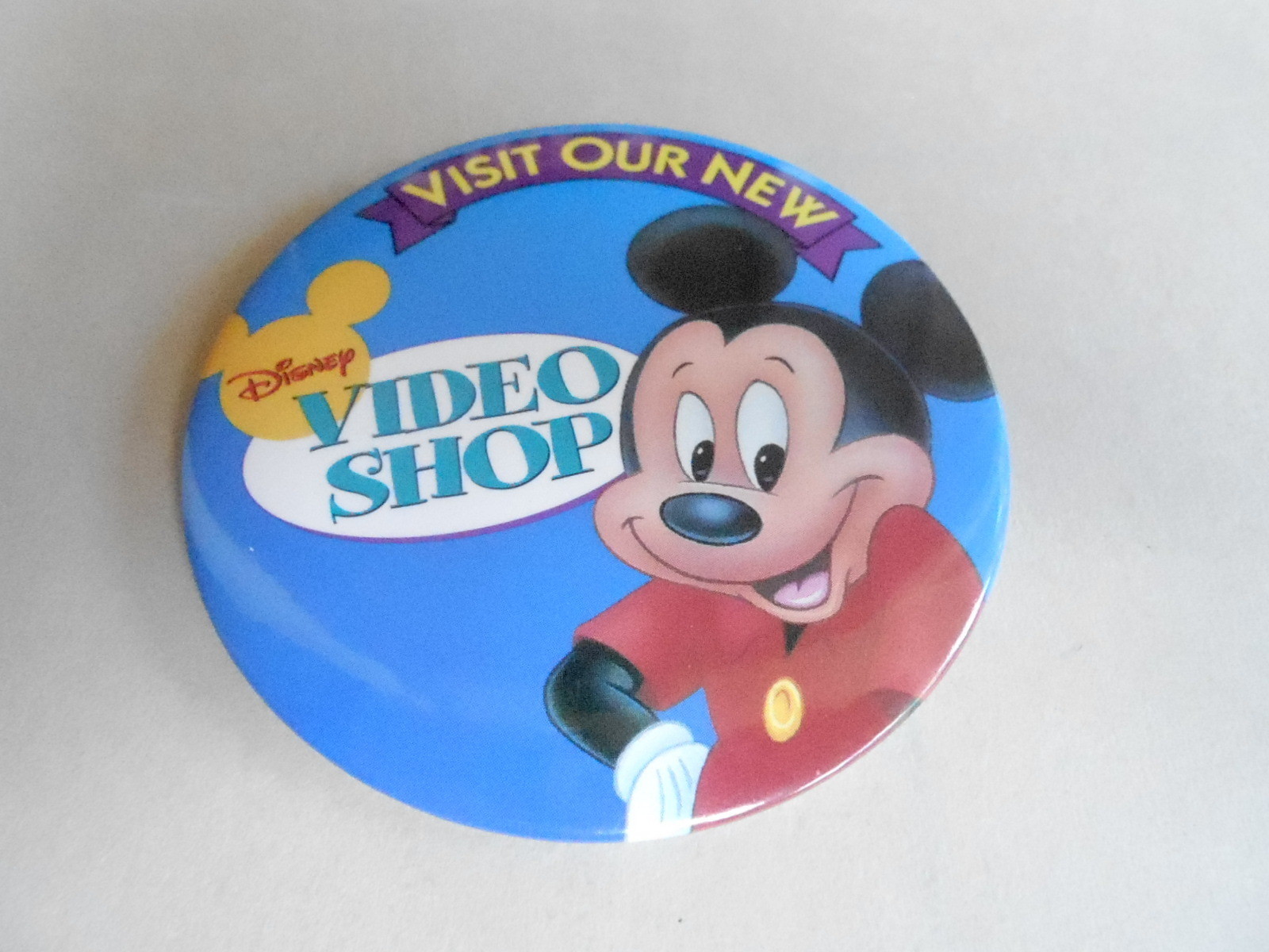 VINTAGE 3" PROMO PINBACK BUTTON #91-085 - DISNEY - NEW DISNEY VIDEO SHOP