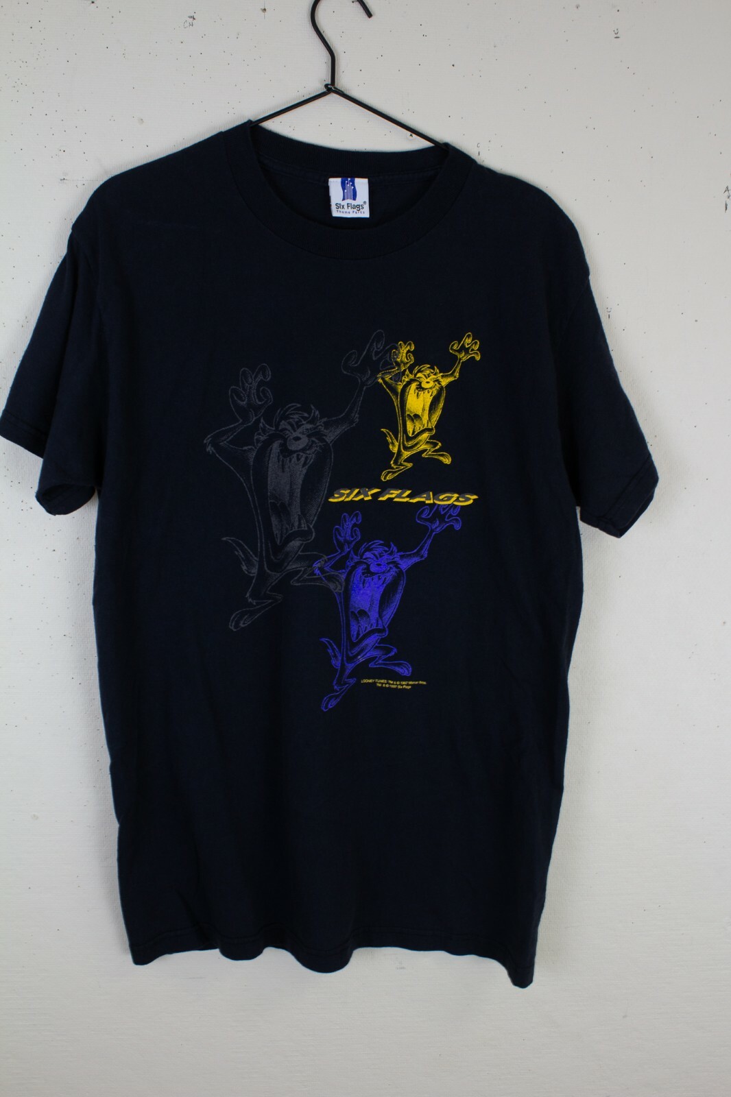 Vintage 1997 Shirt : Vintage 1997 Taz Looney Tunes Six Flags Shirt