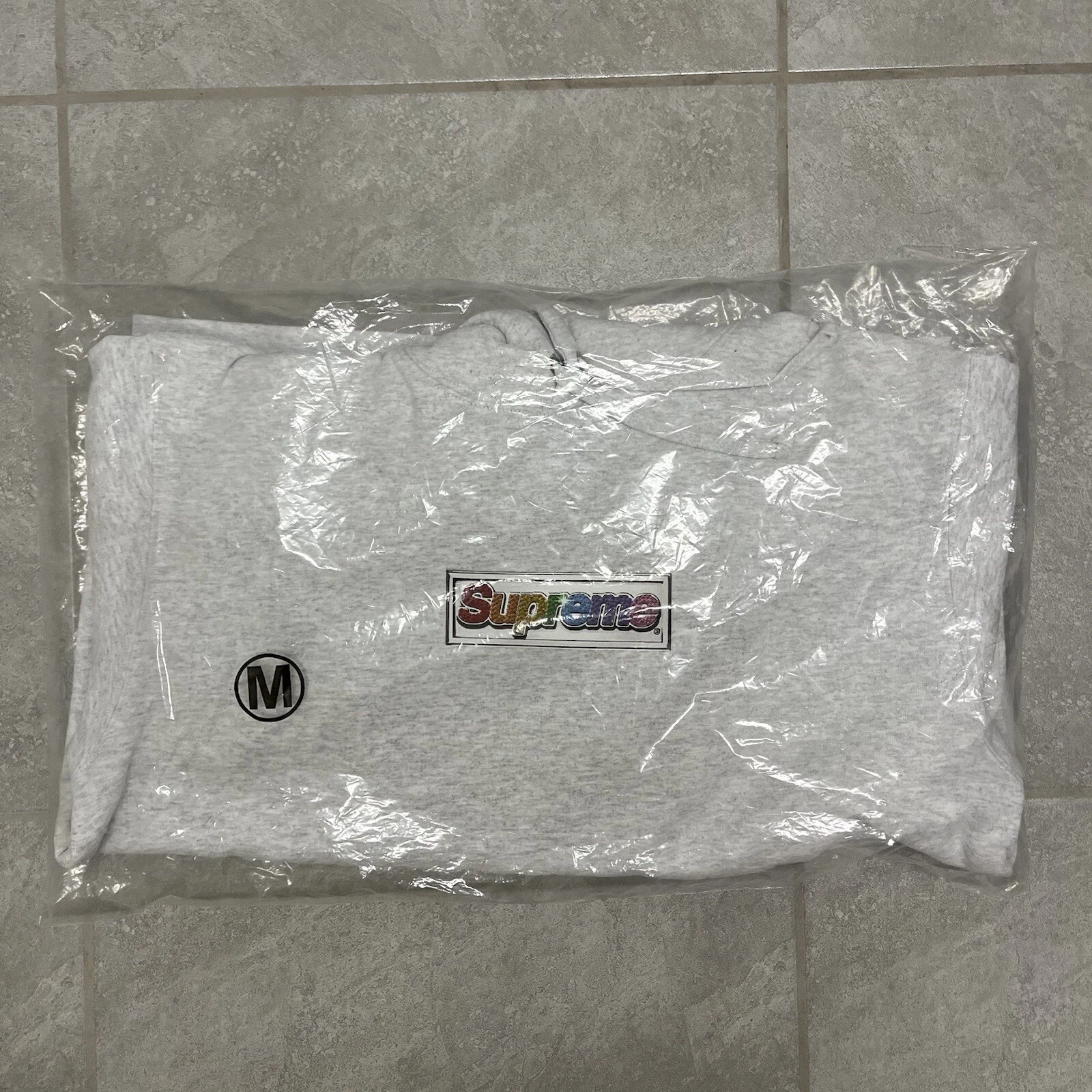 PULL SUPREME « Bling Box Logo » « gris cendres » SWEAT SHIRT À CAPUCHE TAILLE MOYENNE