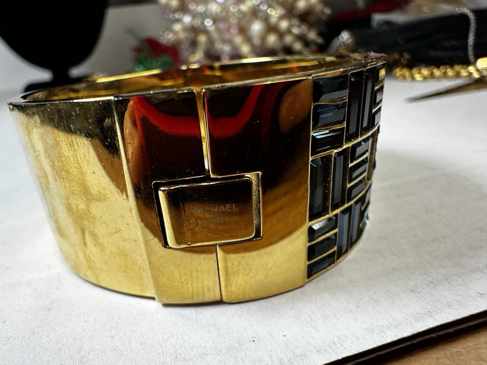 Pulsera Michael Kors Cristal Mosaico Azul Puño Ancho Tono Dorado Brazalete Foto 4 de 4