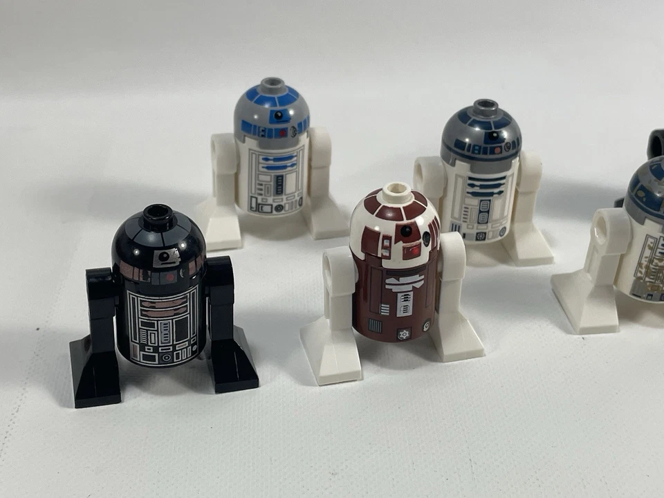 LEGO Astromech Droid Lot of 8: R2-D2 X3, R5-J2, R2-Q2, R2-Q5, R5-F7, R7-D4 - Image 2 of 4