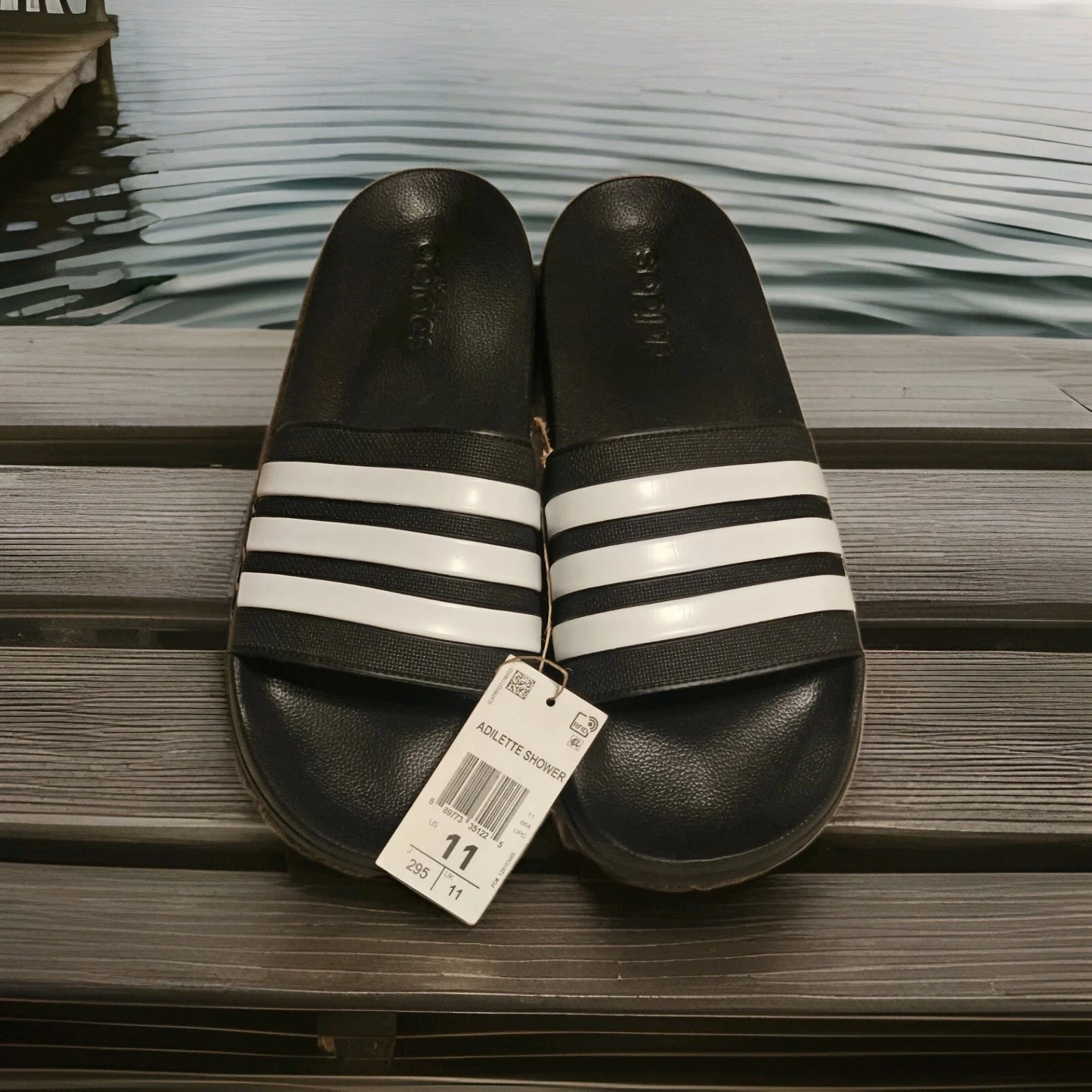 Scivoli doccia uomo Adidas Adilette nuovi con etichette taglia 11 US nero bianco