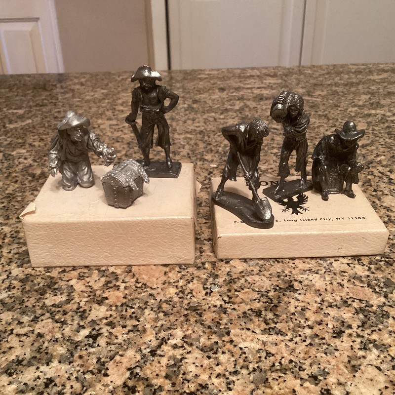 Cast Metal 32(?)mm Pirate Figures. 2 1/2”-1 1/2”.