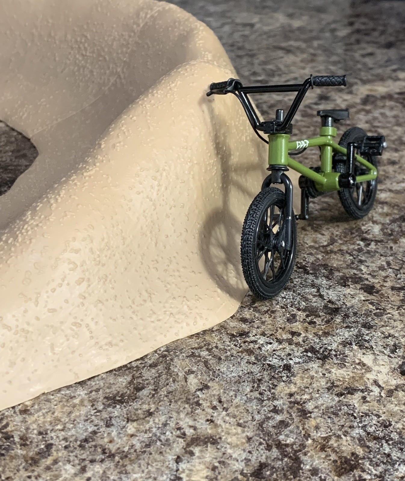 Tech Deck BMX Cult Fingerbike & Dirt Ramp
