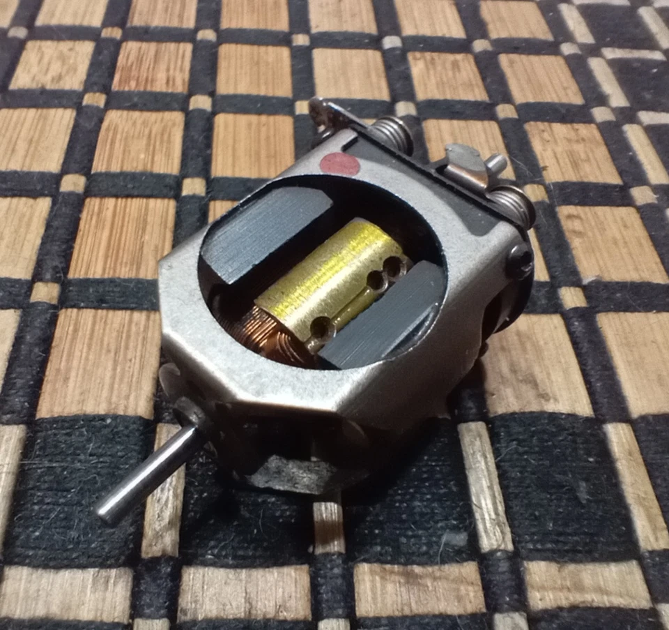 Motor de coche slot Super 16C - usado en coches slot GTP Foto 2 de 4