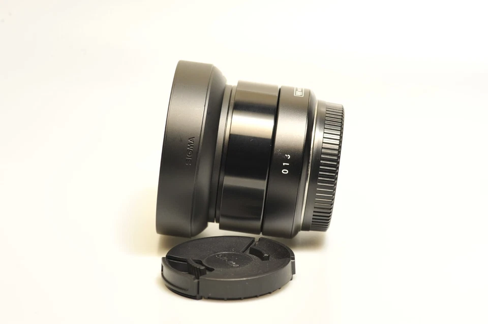 Sigma Art 30mm F2.8 DN for M4/3 "Good" w/Hood Black 013 [50350534] - Image 4 of 4