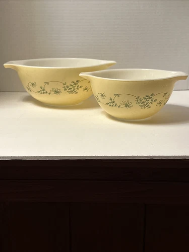 Vintage Pyrex Shenandoah Nesting Mixing Bowls  #442 - 1.5L and #441 - 750ml