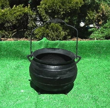 Cauldron Kettle Pot / Planter -  Tripod Legs Bail Handle Cast Iron
