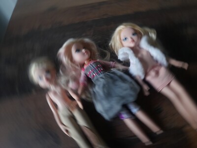 Bratz Moxie Girlz Konvolut vier Puppen. Ohne Füße. Siehe Bilder 