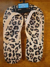 Ladies 7 - 8 Leopard Flip Flops 279377