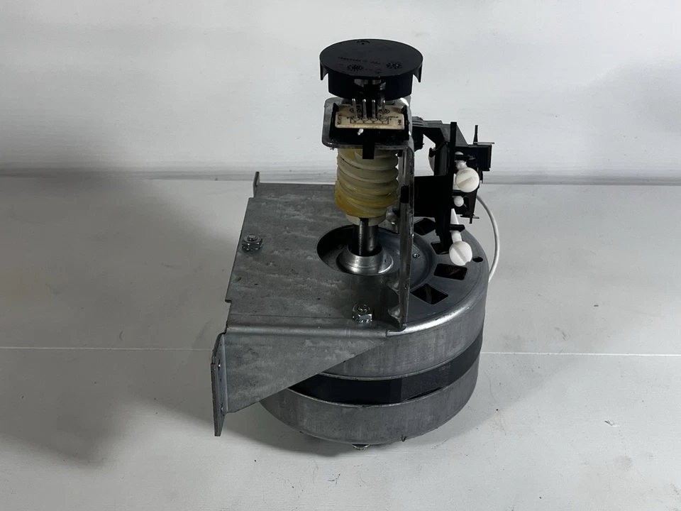 41A4252-7B 123D0100 OBJY2188B72 132B1953 30B387 motor of Chamberlain Garage Door - Image 4 of 4