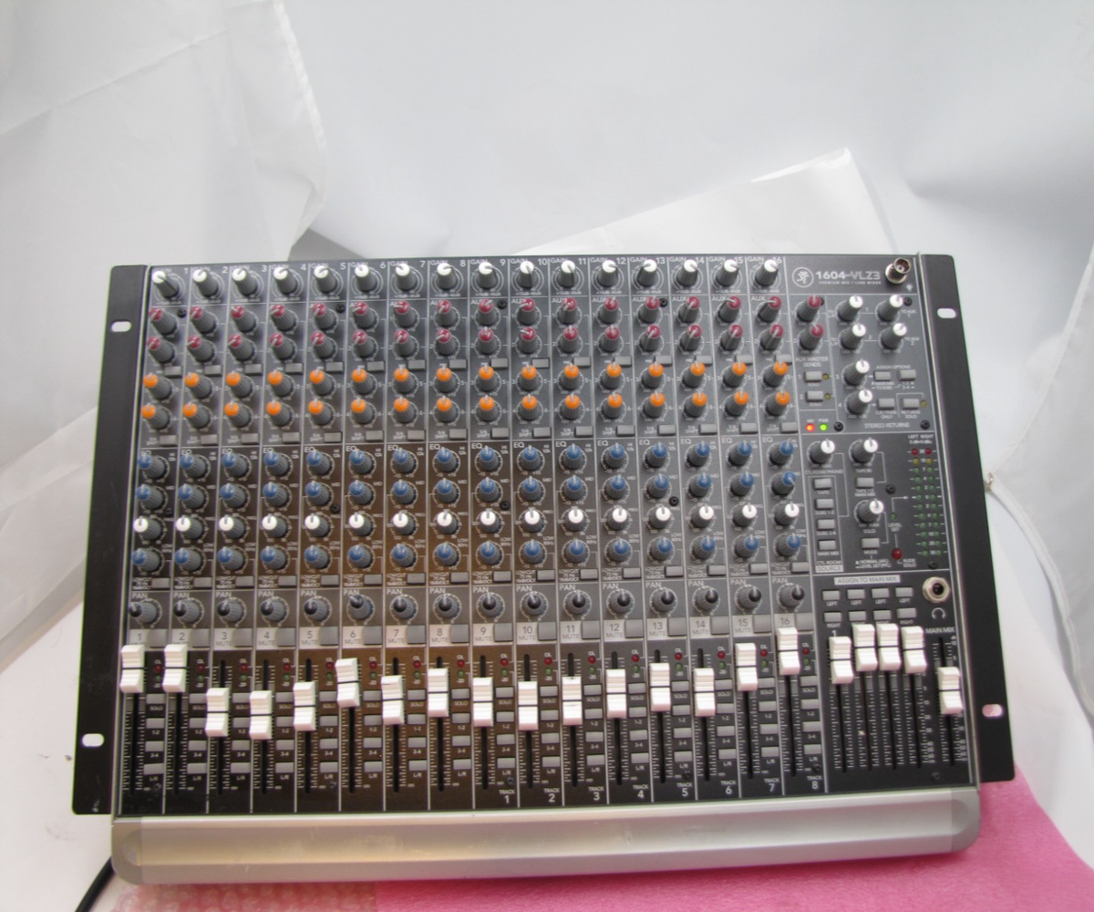 Mackie 1604-VLZ3 16-Channel Analog Mixer Mic/Line Console – Powers