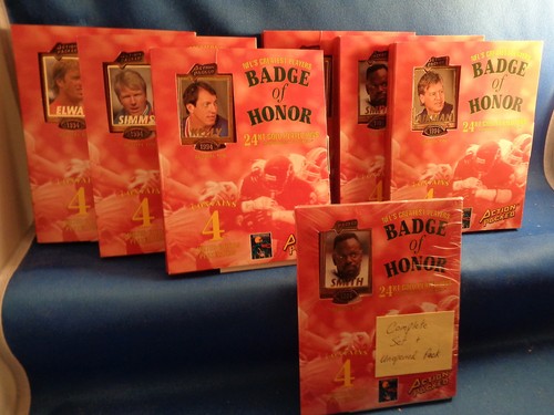 FOOTBALL - 1994 ACTION PACKED NFL BADGE of HONOR (25) PIN SET w/ SEALED PACK
