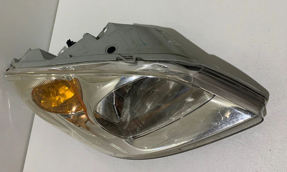 Headlight 2005-08 Chevy Cobalt GM2503281 Passenger Right Side Assembly Bucket - Image 3 of 4
