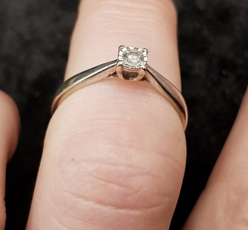 English 9ct Gold 0.08ct Diamond Solitaire Ring . UK Size N 1/2. 375. DIA. 🇬🇧 - Picture 5 of 15