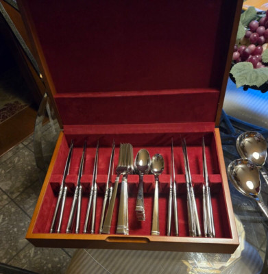 Vintage 56 Piece Heritage Mint Ltd. Bently 18/10 Stainless Set