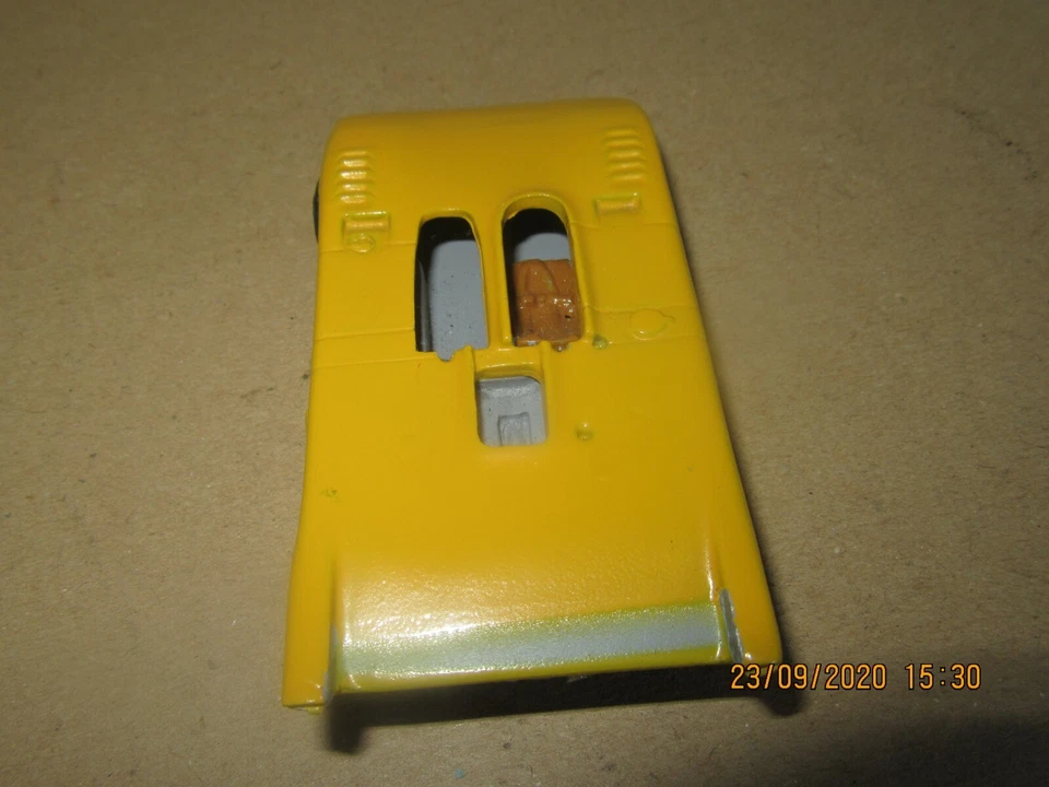 900N Kit WM Montato Bianco Metallo Lola T280 Giallo 1:43 - Immagine 4 di 4