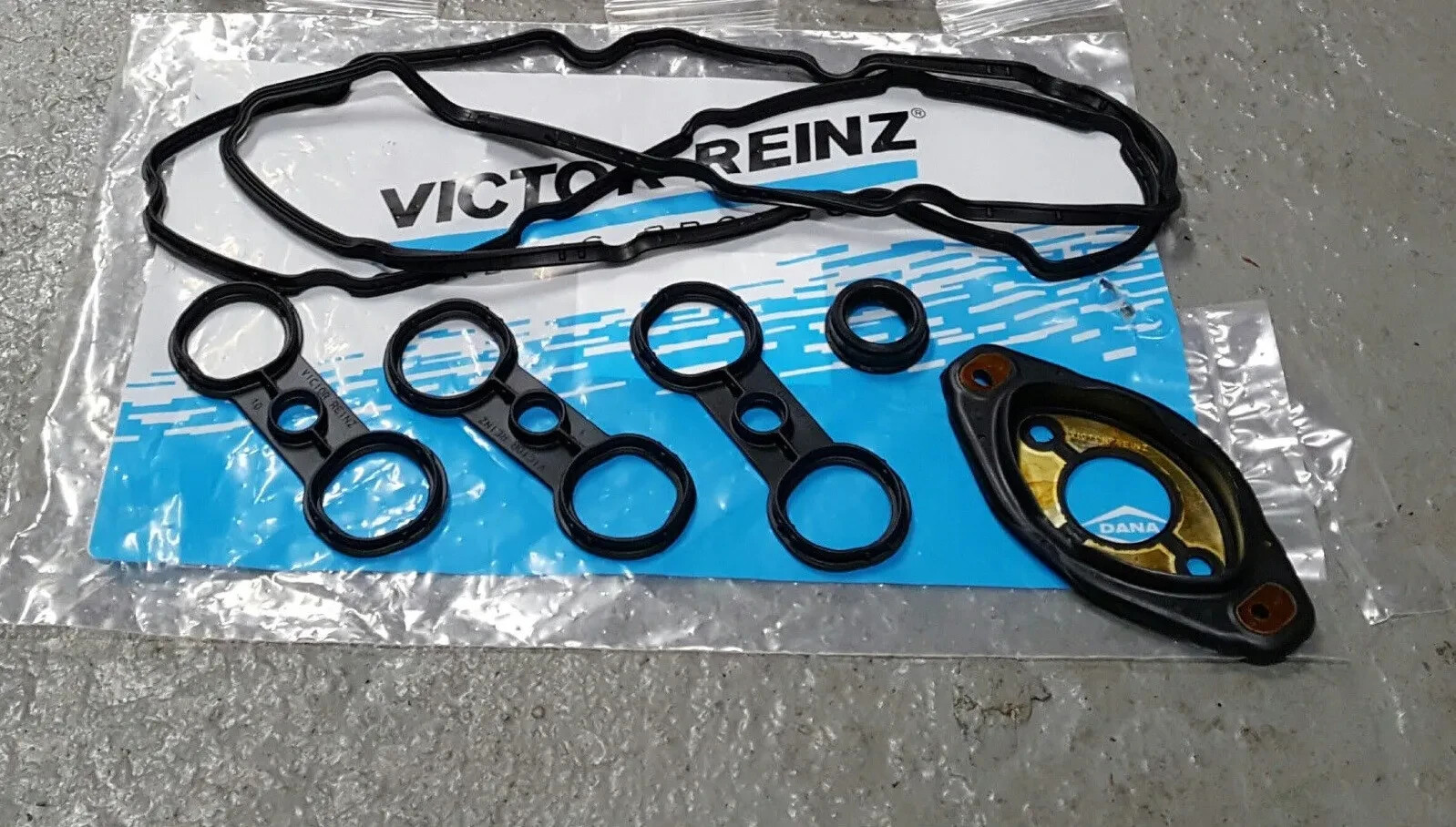 VICTOR REINZ Valve Cover Gasket Set for 2007-2012 BMW X3 3.0L