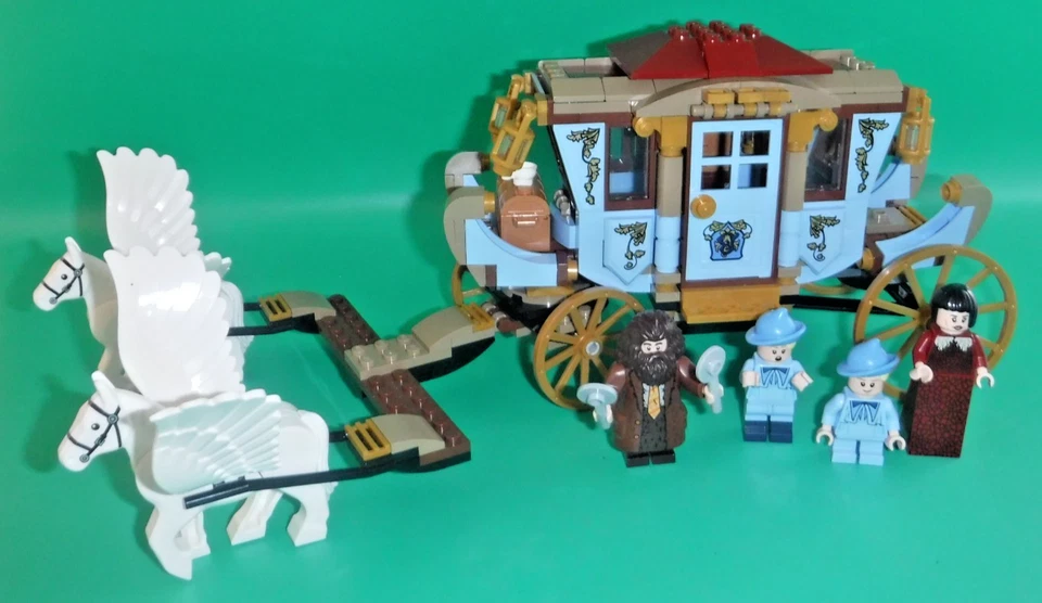 LEGO Harry Potter 75958 Beauxbatons' Carriage: Arrival at Hogwarts, photo 1 of 5