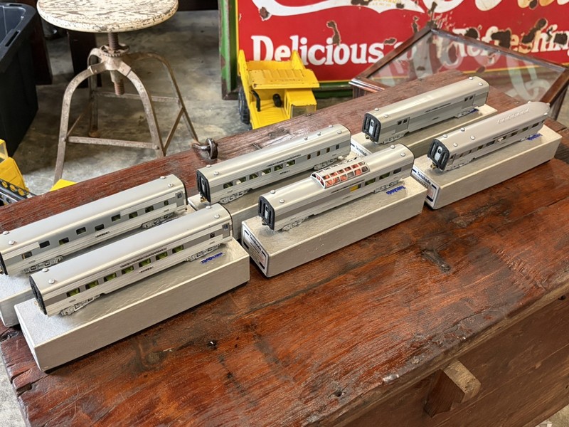 Vintage Tenshodo Tokyo Japan Streamlined Passenger  Car set of 6, NYC train