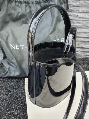 Elegante STAUD Bucket Bag   Lackleder, Schwarz   Innen echte Wildleder   Top Zus