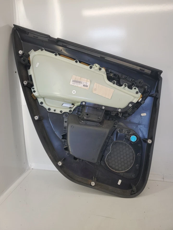 Volvo V60 Cross Country 2016 puerta trasera derecha interior de fábrica OEM Foto 3 de 4