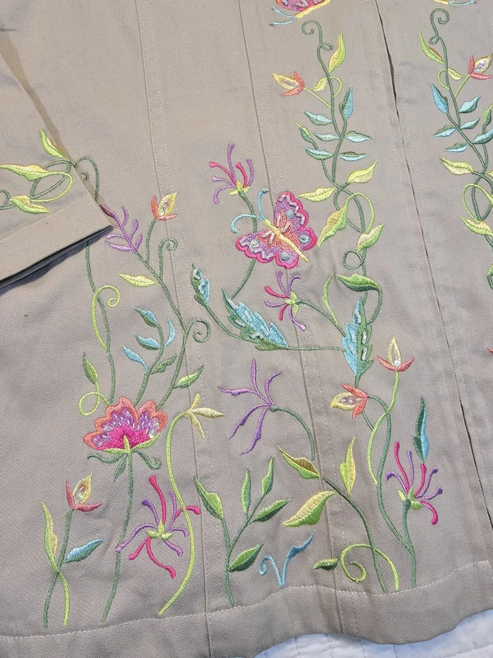 Jaqueta Quacker Factory Feminina Bordada Floral Creme Zíper Completo Tamanho Grande Excelente Estado Usado - Imagem 4 de 4