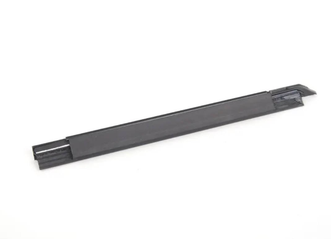 BMW 3 E92 FRONT LEFT DOOR OUTER WEATHERSTRIP 51338036663 8036663