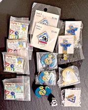 VINTAGE COLLECTION OF 14 KIWANIS PINS, MOST IN ORIGINAL BAG B713