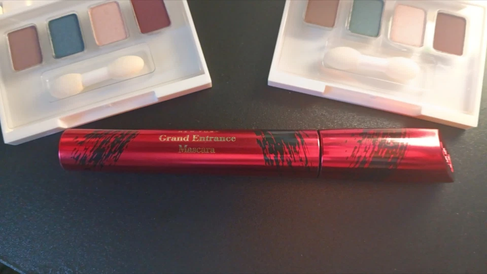 Elizabeth Arden 14 piezas Cuidado de la Piel/Maquillaje Lote Mixto con Bolsa de Maquillaje Elizabeth Arden Foto 3 de 4