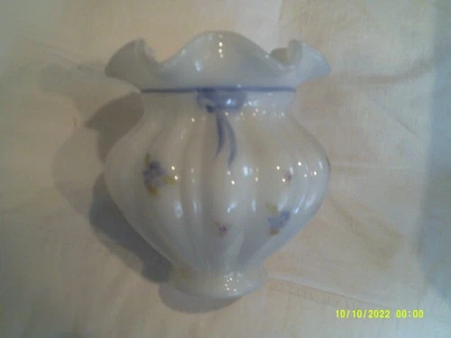 Vtg. Hand Painted Ruffled Glass Vase (Fenton?) Artist Signed-5.5" high-floral