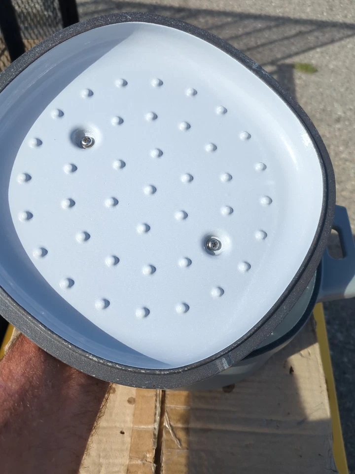 PAMPERED CHEF New Gray 6 Quart Enameled Cast Iron Dutch Oven.  100249 Open Box - Image 3 of 4