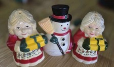 Cute Vintage Christmas Mr Mrs Santa Claus Salt Pepper Shakers With Gifts Bell